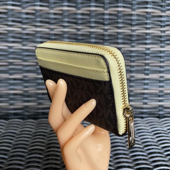 Michael Kors Medium Zip Around Card Case - Picture 13 of 16